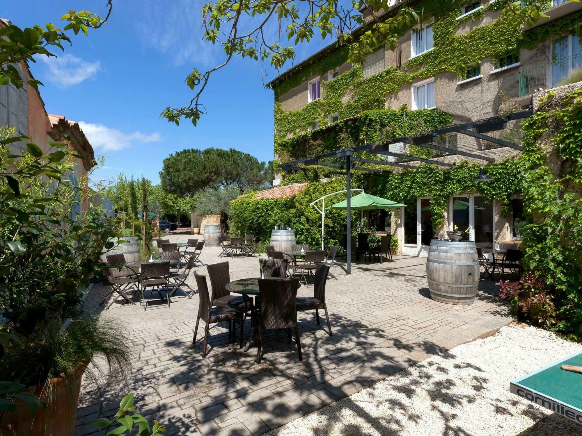 Logis Vignes Blanches*** Hotel Cosy Et Restaurant De Terroir Beaucaire  Exterior foto